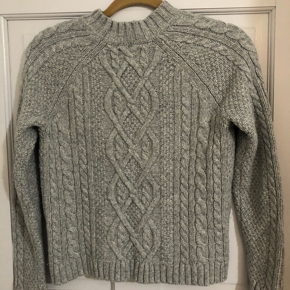 Abercrombie and Fitch gray knitted sweater